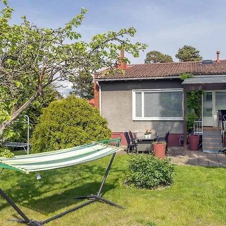 3 Bedrooms House With Garden راوما